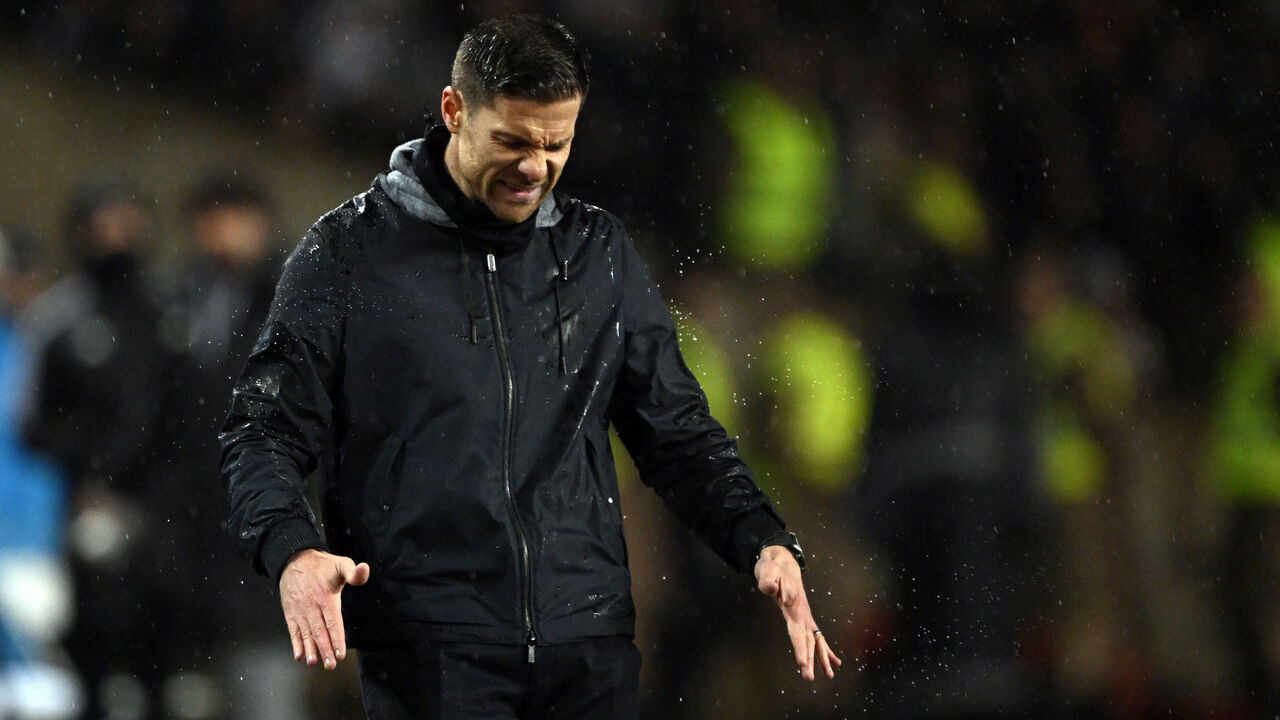 07 March 2024, Azerbaijan, Baku: Soccer: Europa League, FK Karabakh Agdam - Bayer Leverkusen, knockout round, round of 16, first leg, at the Tofiq Bahramov Stadium. Leverkusen coach Xabi Alonso stands on the touchline in the rain. Photo: Federico Gambarini/dpa