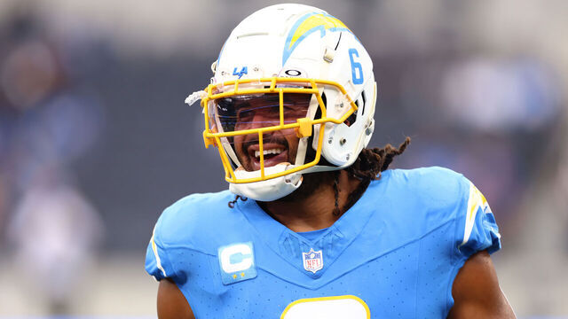 INGLEWOOD, CALIFORNIA - OCTOBER 01: Eric Kendricks #6 of the Los Angeles Chargers warms up prior to a game against the Las Vegas Raiders at SoFi Stadium on October 01, 2023 in Inglewood, California.