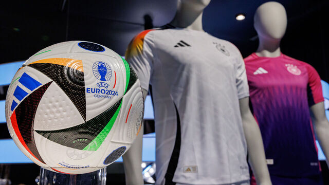13 March 2024, Bavaria, Herzogenaurach: The official jerseys of the German national soccer team for the upcoming European Football Championship 2024 (UEFA EURO 2024) and the official match ball are on display at the headquarters of sporting goods manufacturer adidas AG. Photo: Daniel Karmann/dpa