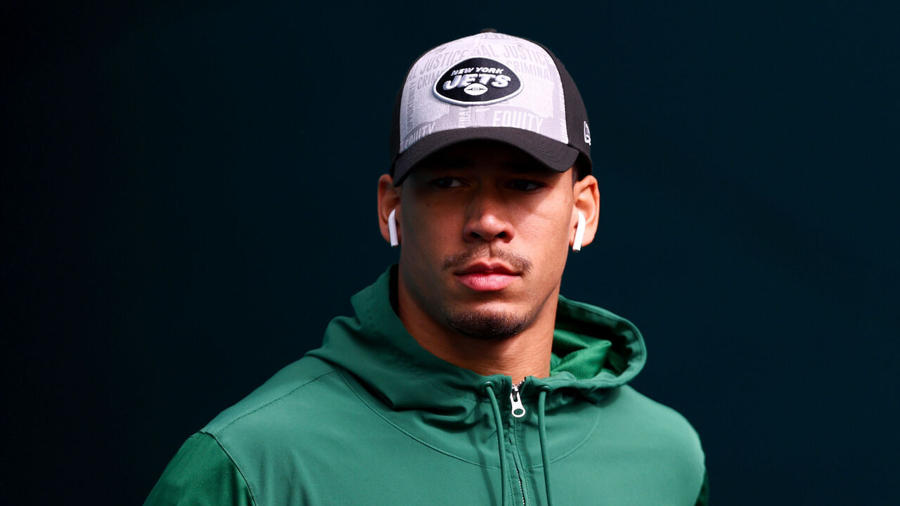 MIAMI GARDENS, FLORIDA - DECEMBER 17: Allen Lazard #10 of the New York Jets looks on prior to a game against the Miami Dolphins at Hard Rock Stadium on December 17, 2023 in Miami Gardens, Florida.