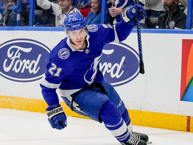 TAMPA, FL - MARCH 14: Tampa Bay Lightning center Brayden Point (21) shoots and scores Tampa Bay Lightning first goal during the NHL Hockey match between the Tampa Bay Lightning and New York Rangers on March 14, 2024 at Amalie Arena in Tampa, FL.