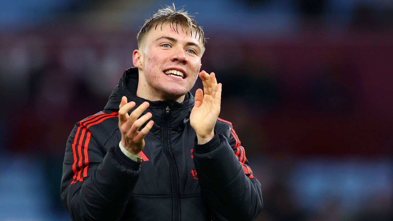 BIRMINGHAM, ENGLAND - FEBRUARY 11: Rasmus Hojlund of Manchester United applauds the supporters following the Premier League match between Aston Villa and Manchester United at Villa Park on February 11, 2024 in Birmingham, England.