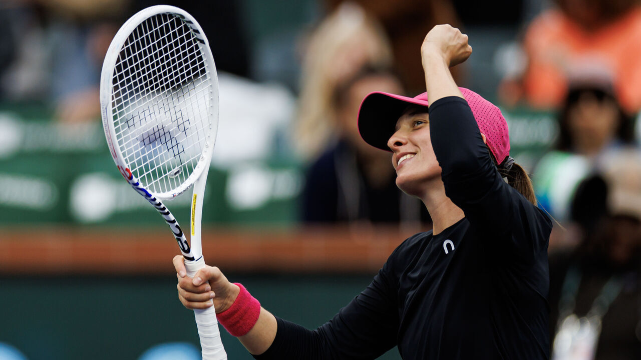 INDIAN WELLS, CALIFORNIA - MARCH 15: Iga Swiatek of Poland celebrates her victory over Marta Kostyuk of Ukraine in the semi-finals of the BNP Paribas Open at Indian Wells Tennis Garden on March 15, 2024 in Indian Wells, California.