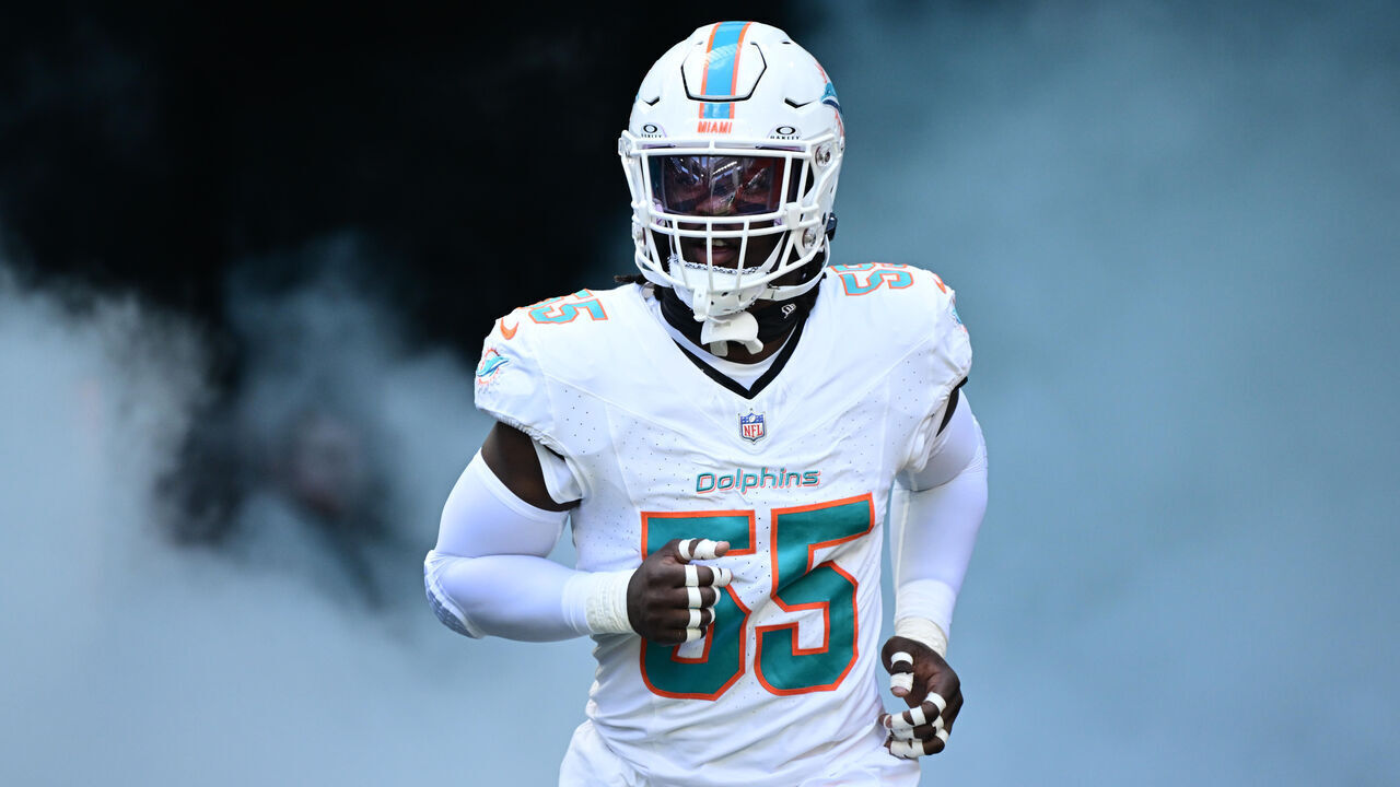 Football: Miami Dolphins Jerome Baker (55) in action, runs out of the tunnel vs. Denver Broncos at Hard Rock Stadium. Miami Gardens 9/24/2023 CREDIT: Kohjiro Kinno (Set Number: X164432 TK1)