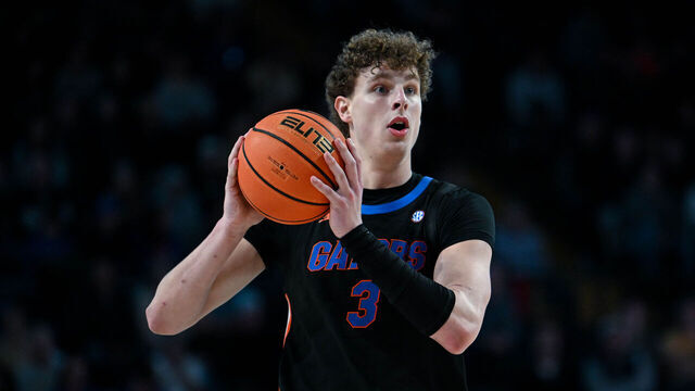 NASHVILLE, TENNESSEE - MARCH 9: Micah Handlogten #3 of the Florida Gators looks to pass the ball against the Vanderbilt Commodores at Vanderbilt University Memorial Gymnasium on March 9, 2024 in Nashville, Tennessee.