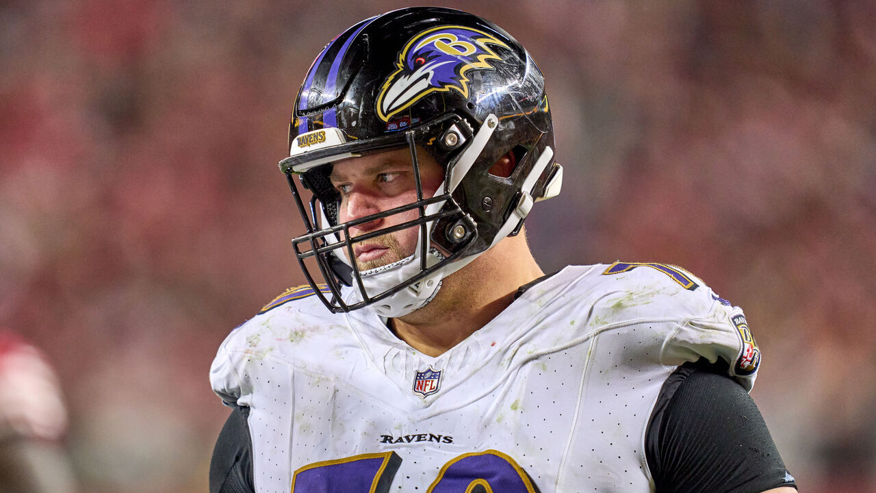 SANTA CLARA, CALIFORNIA - DECEMBER 25: Kevin Zeitler #70 of the Baltimore Ravens in action during a game between the San Francisco 49ers and the Baltimore Ravens at Levi's Stadium on December 25, 2023 in Santa Clara, California.