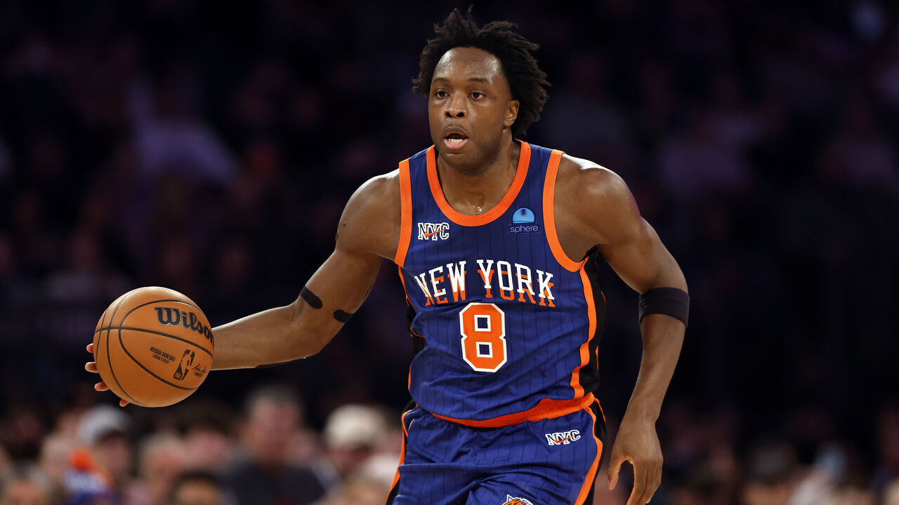 NEW YORK, NEW YORK - JANUARY 20: OG Anunoby #8 of the New York Knicks dribbles during the first half against the Toronto Raptors at Madison Square Garden on January 20, 2024 in New York City. NOTE TO USER: User expressly acknowledges and agrees that, by downloading and/or using this Photograph, user is consenting to the terms and conditions of the Getty Images License Agreement.