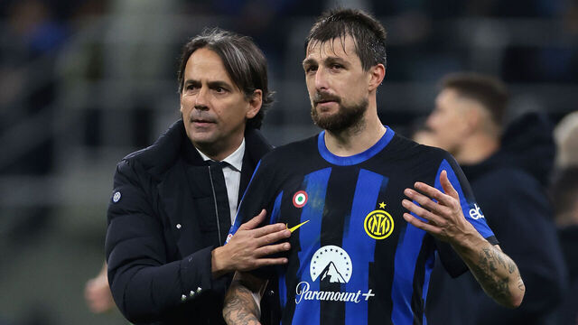 MILAN, ITALY - MARCH 17: Simone Inzaghi Head coach of FC Internazionale and Francesco Acerbi of FC Internazionale following the final whistle of the Serie A TIM match between FC Internazionale and SSC Napoli at Stadio Giuseppe Meazza on March 17, 2024 in Milan, Italy.