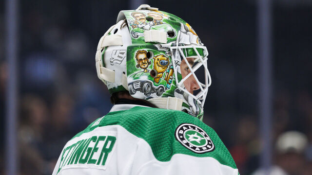 LOS ANGELES, CA - MARCH 09: Dallas Stars goaltender Jake Oettinger (29) during an NHL hockey game against the Los Angeles Kings on March 9, 2024 at Crypto.com Arena in Los Angeles, CA.