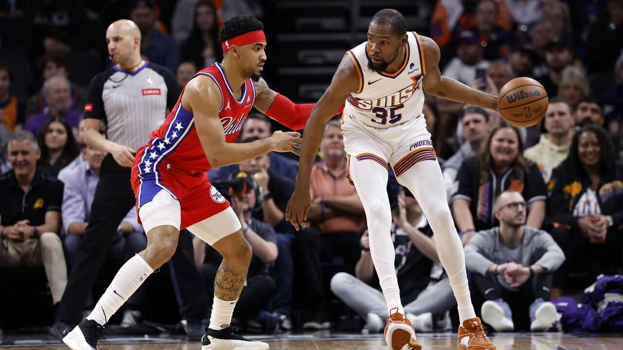 PHOENIX, ARIZONA - MARCH 20: Kevin Durant #35 of the Phoenix Suns posts up on KJ Martin #1 of the Philadelphia 76ers during the first half at Footprint Center on March 20, 2024 in Phoenix, Arizona.
