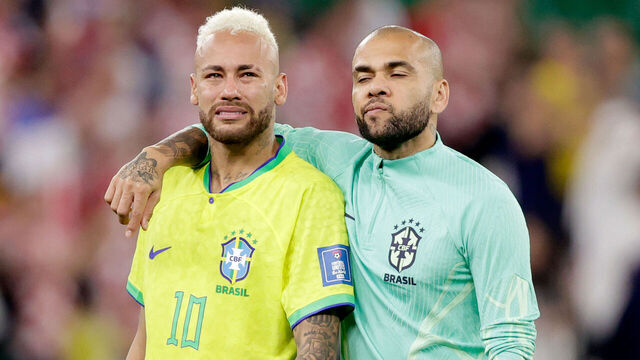 AL RAYYAN, QATAR - DECEMBER 9: (L-R) Neymar of Brazil, Dani Alves of Brazil disappointed during the World Cup match between Croatia v Brazil at the Education City Stadium on December 9, 2022 in Al Rayyan Qatar