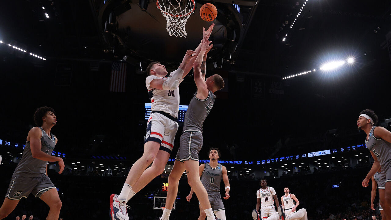 NEW YORK, NEW YORK - MARCH 22: Donovan Clingan #32 of the Connecticut Huskies and Treyton Thompson #42 of the Stetson Hatters compete for a rebound during the second half in the first round of the NCAA Men's Basketball Tournament at Barclays Center on March 22, 2024 in New York City.