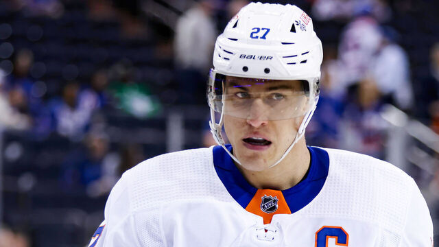 NEW YORK, NY - MARCH 17: New York Islanders Left Wing Anders Lee (27) is pictured prior to the National Hockey League game between the New York Islanders and the New York Rangers on March 17, 2024 at Madison Square Garden in New York, NY.