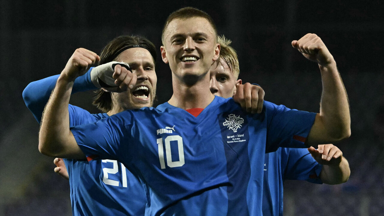Iceland's forward #10 Albert Gudmundsson (C) celebrates scoring his equalizing 1-1 goal during the UEFA EURO 2024 qualifier play-off semi-final football match Israel v Iceland at the Szusza Ferenc Stadium in Budapest, Hungary on March 21, 2024.