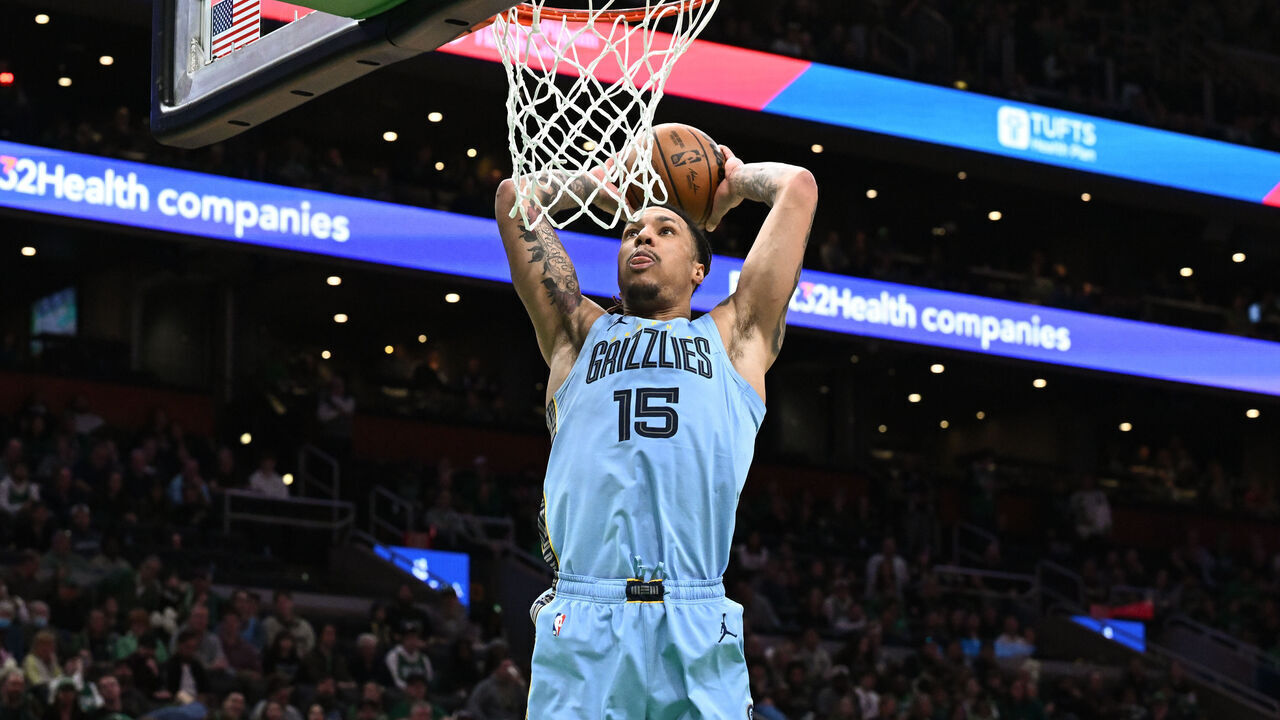 BOSTON, MASSACHUSETTS - FEBRUARY 12: Brandon Clarke #15 of the Memphis Grizzlies dunks and scores against the Boston Celtics during the fourth quarter at TD Garden on February 12, 2023 in Boston, Massachusetts.