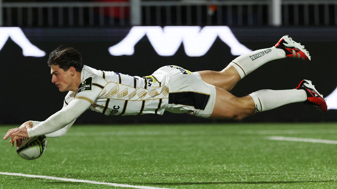 EDINBURGH, SCOTLAND - JANUARY 13: Louis Rees-Zammit of Gloucester scores his team's first try during the EPCR Challenge Cup match between Edinburgh Rugby and Gloucester Rugby at DAM Health Stadium on January 13, 2024 in Edinburgh, Scotland.