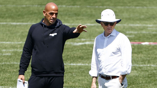FLORHAM PARK, NEW JERSEY - MAY 31: Head coach Robert Saleh, left, of the New York Jets talks with chairman Robert Wood Johnson during the teams OTAs at Atlantic Health Jets Training Center on May 31, 2023 in Florham Park, New Jersey.