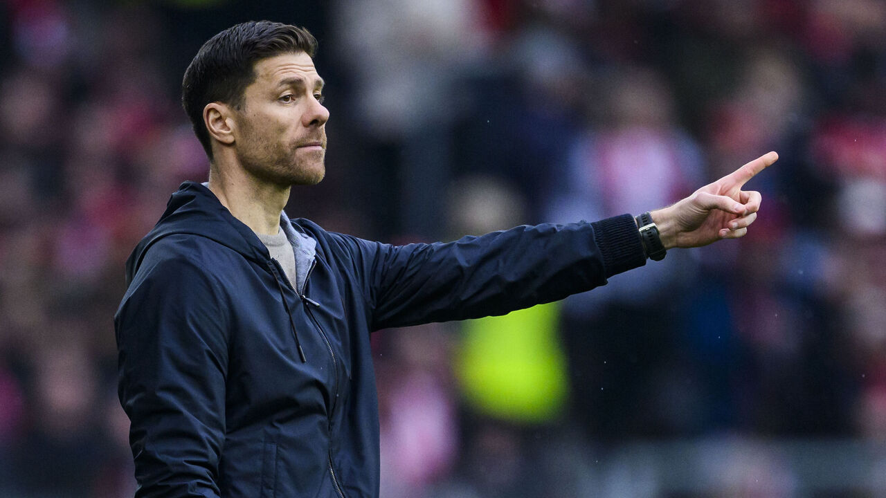 17 March 2024, Baden-Württemberg, Freiburg im Breisgau: Soccer: Bundesliga, SC Freiburg - Bayer Leverkusen, Matchday 26, Europa-Park Stadium. Leverkusen coach Xabi Alonso gesticulates. Photo: Tom Weller/dpa - IMPORTANT NOTE: In accordance with the regulations of the DFL German Football League and the DFB German Football Association, it is prohibited to utilize or have utilized photographs taken in the stadium and/or of the match in the form of sequential images and/or video-like photo series.