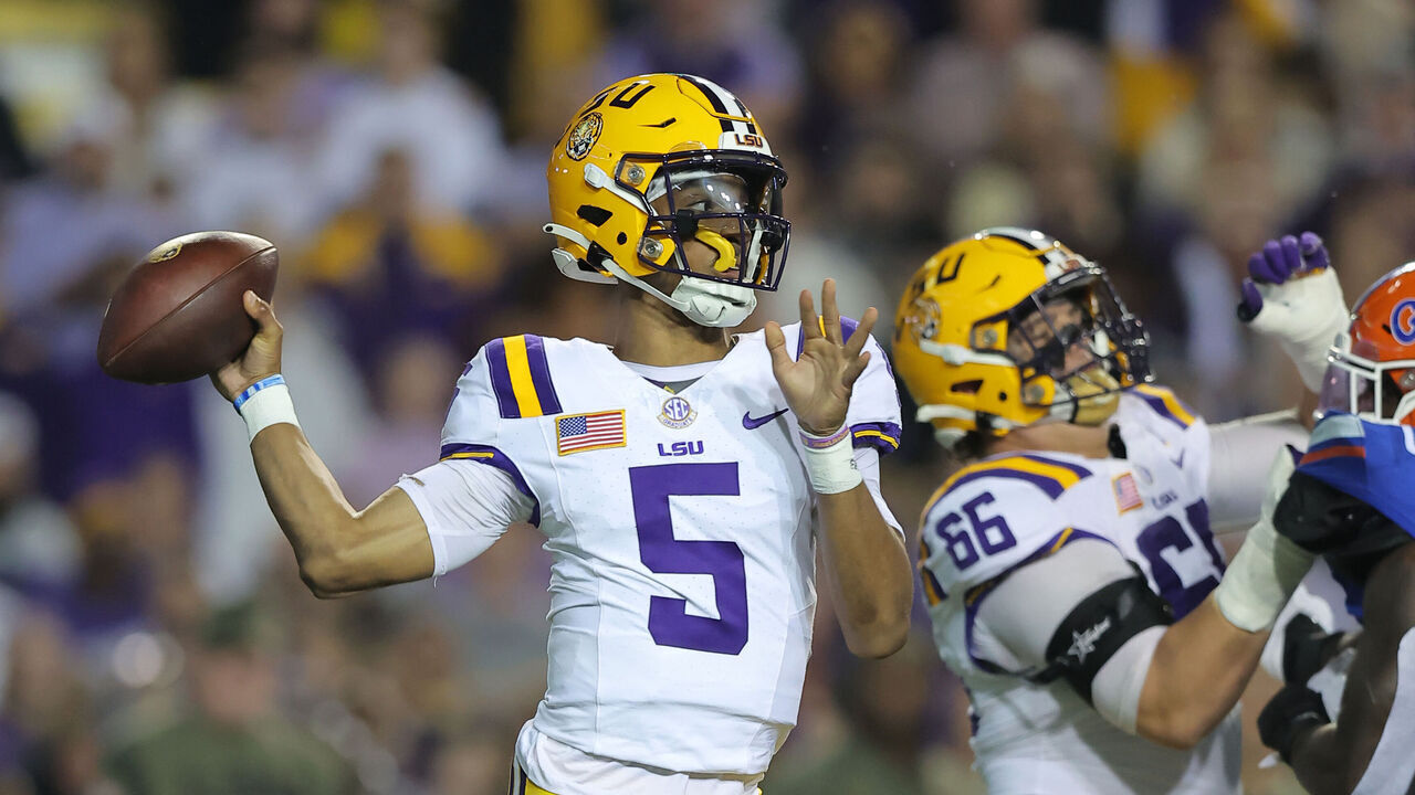 BATON ROUGE, LOUISIANA - NOVEMBER 11: Jayden Daniels #5 of the LSU Tigers throws the ball against the Florida Gators during a game at Tiger Stadium on November 11, 2023 in Baton Rouge, Louisiana.