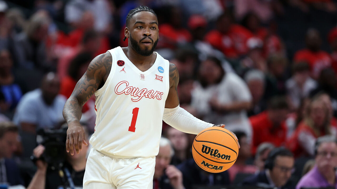 DALLAS, TEXAS - MARCH 29: Jamal Shead #1 of the Houston Cougars controls the ball during the 1st half of the Sweet 16 round of the NCAA Men's Basketball Tournament game against Duke Blue Devils at American Airlines Center on March 29, 2024 in Dallas, Texas.