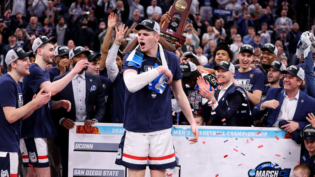 BOSTON, MASSACHUSETTS - MARCH 30: Donovan Clingan #32 of the Connecticut Huskies celebrates with his teammates after defeating the Illinois Fighting Illini in the Elite 8 round of the NCAA Men's Basketball Tournament at TD Garden on March 30, 2024 in Boston, Massachusetts.