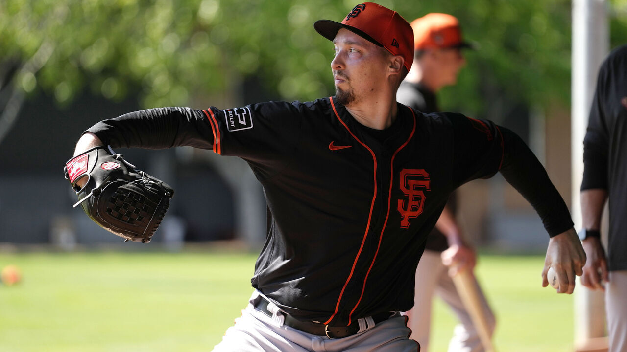 SCOTTSDALE, ARIZONA - MARCH 21: Blake Snell (7) of the San Francisco Giants throws a bullpen session at Scottsdale Stadium on March 21, 2024 in San Francisco, California.