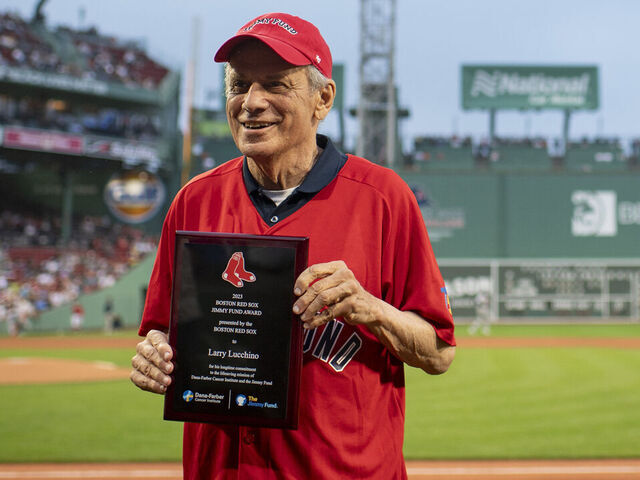 Larry Lucchino, force behind retro ballpark revolution and