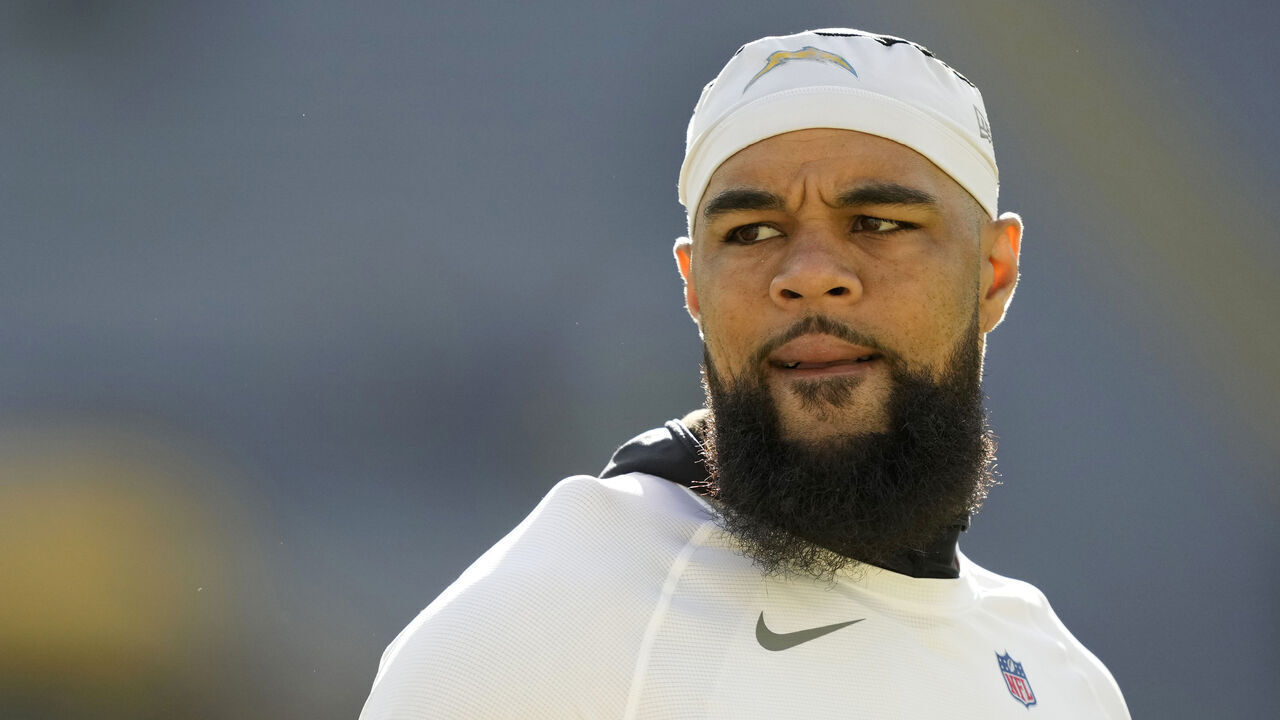 GREEN BAY, WISCONSIN - NOVEMBER 19: Keenan Allen #13 of the Los Angeles Chargers warms up before a game against the Green Bay Packers at Lambeau Field on November 19, 2023 in Green Bay, Wisconsin.