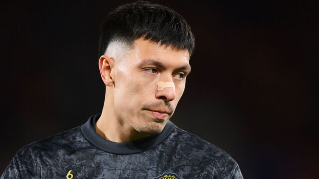 BRENTFORD, ENGLAND - MARCH 30: Lisandro Martinez of Manchester United looks on during the warm up prior to the Premier League match between Brentford FC and Manchester United at Gtech Community Stadium on March 30, 2024 in Brentford, England.