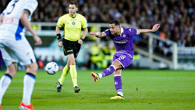 Rolando Mandragora of ACF Fiorentina scores first goal during the Coppa Italia Semi-Final 1st leg match between ACF Fiorentina and Atalanta BC at Stadio Artemio Franchi on April 3, 2024 in Florence, Italy.