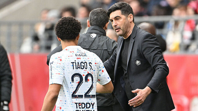 Lille's Portuguese head coach Paulo Fonseca (R) speaks with Lille's Portuguese defender #22 Tiago Santos during the French L1 football match between Stade de Reims and Lille LOSC at the Stade Auguste-Delaune in Reims, northern France on March 2, 2024.