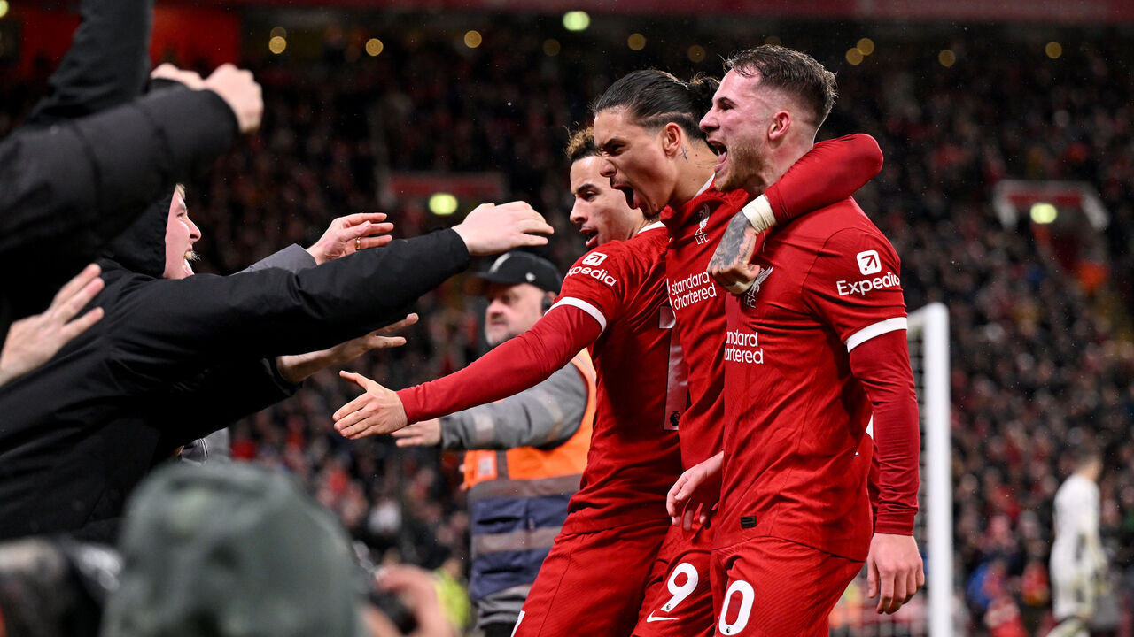 LIVERPOOL, ENGLAND - APRIL 04: (THE SUN OUT, THE SUN ON SUNDAY OUT) Alexis Mac Allister of Liverpool celebrates after scoring the second goal during the Premier League match between Liverpool FC and Sheffield United at Anfield on April 04, 2024 in Liverpool, England.