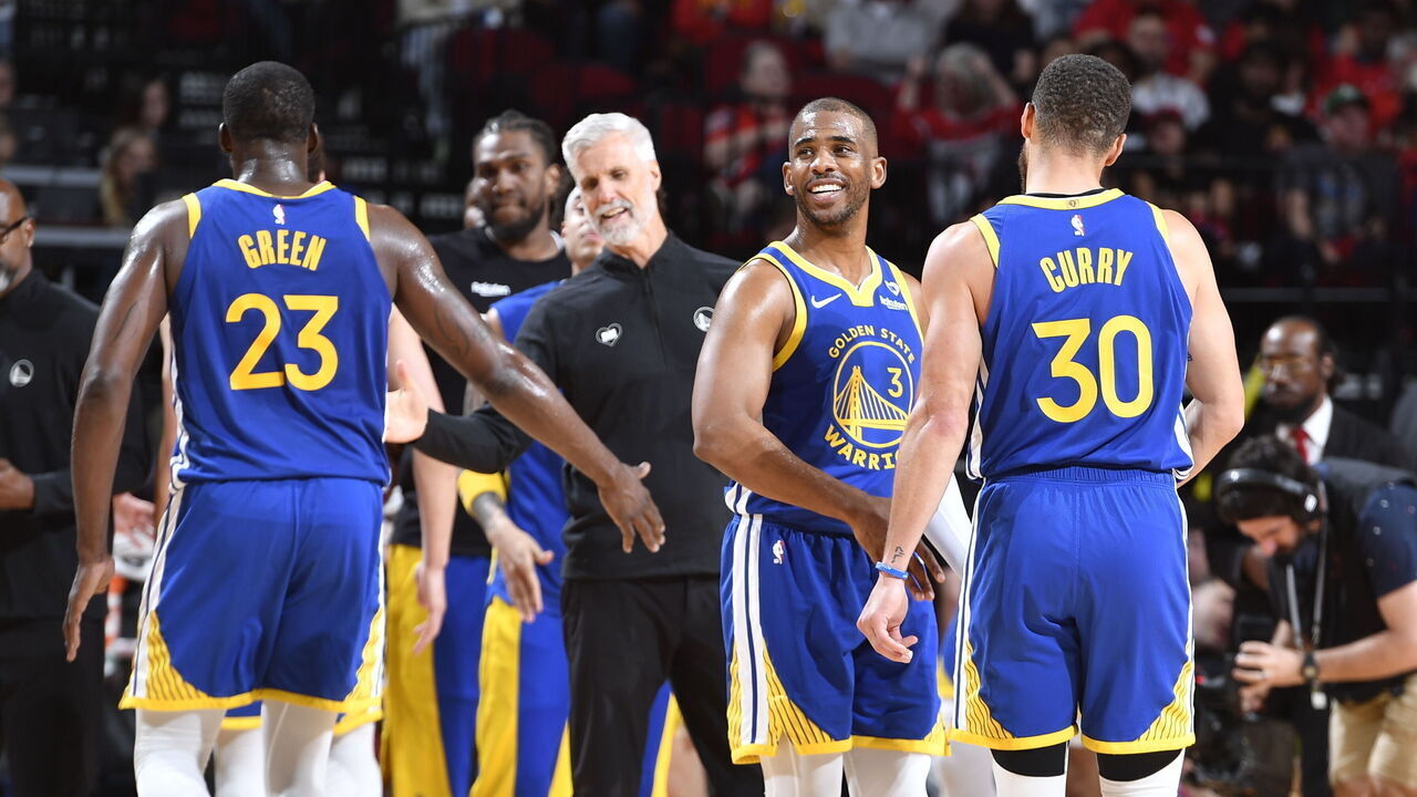 HOUSTON, TX - APRIL 4: The Golden State Warriors enter a timeout during the game against the Houston Rockets on April 4, 2024 at the Toyota Center in Houston, Texas. Mandatory Copyright Notice: Copyright 2024 NBAE