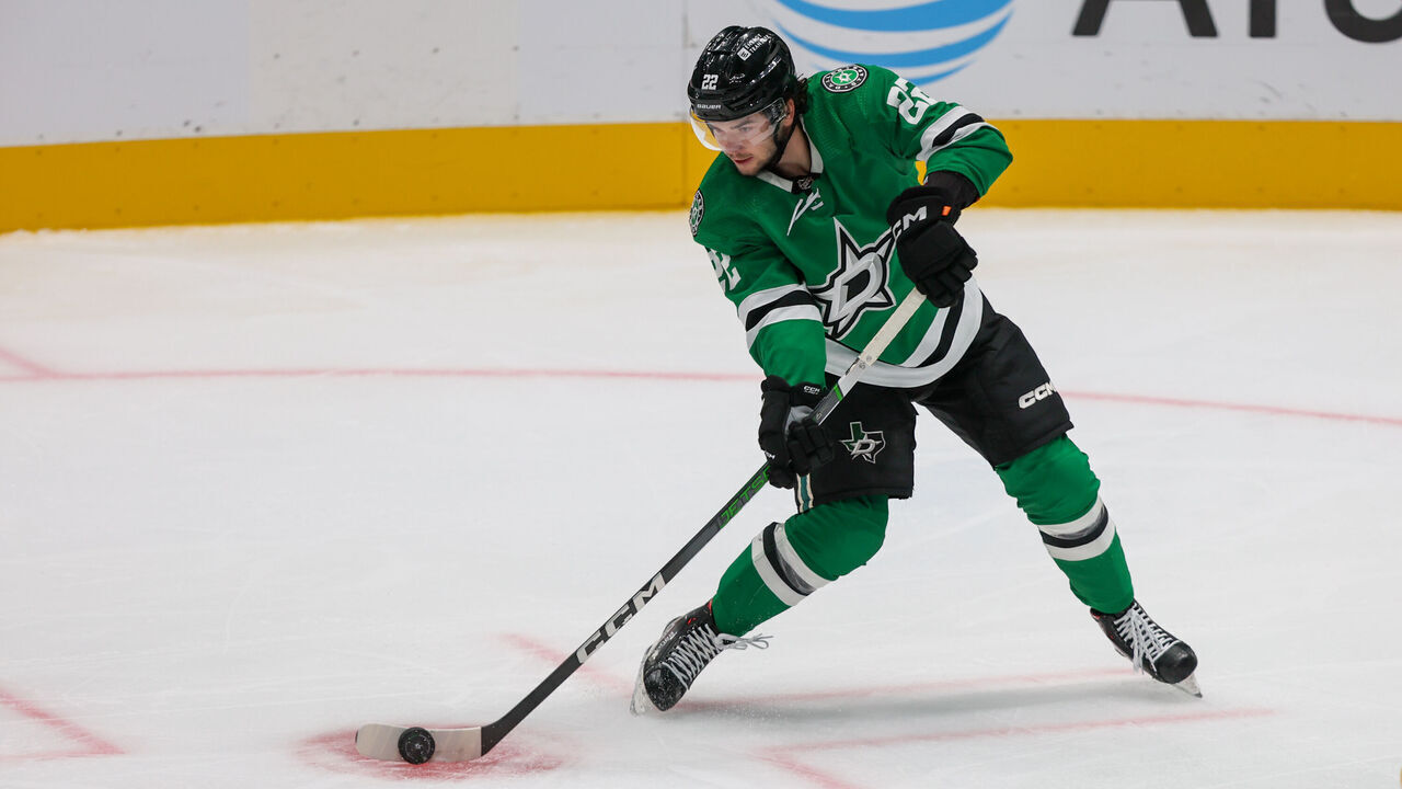 DALLAS, TX - OCTOBER 05: Dallas Stars Center Mavrik Bourque (22) passes the puck during the game between the Dallas Stars and the St. Louis Blues on October 5, 2023 at the American Airlines Center in Dallas, TX.