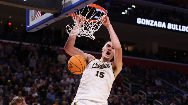 DETROIT, MICHIGAN - MARCH 29: Zach Edey #15 of the Purdue Boilermakers dunks the ball during the first half against the Gonzaga Bulldogs in the Sweet 16 round of the NCAA Men's Basketball Tournament at Little Caesars Arena on March 29, 2024 in Detroit, Michigan.