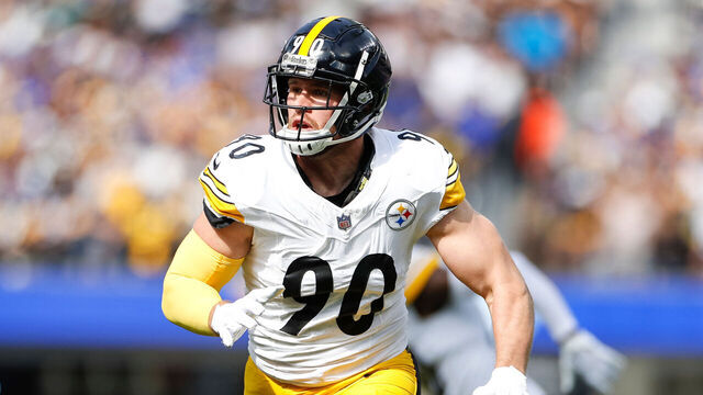 INGLEWOOD, CA - OCTOBER 22: Pittsburgh Steelers linebacker T.J. Watt (90) rushes in the first quarter during an NFL regular season game between the Pittsburgh Steelers and the Los Angeles Rams on October 22, 2023, at SoFi Stadium in Inglewood, CA.