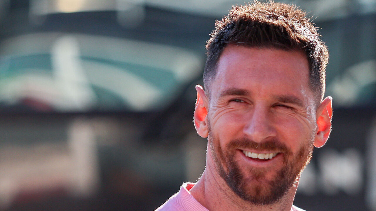TOPSHOT - Inter Miami's Argentine forward #10 Lionel Messi arrives for the Major League Soccer (MLS) match between Inter Miami CF and Colorado Rapids at Chase stadium in Fort Lauderdale, Florida, April 6, 2024.
