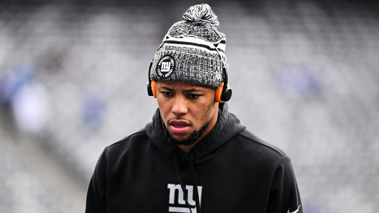 EAST RUTHERFORD, NEW JERSEY - DECEMBER 31: Saquon Barkley #26 of the New York Giants warms up prior to a game against the Los Angeles Rams at MetLife Stadium on December 31, 2023 in East Rutherford, New Jersey.