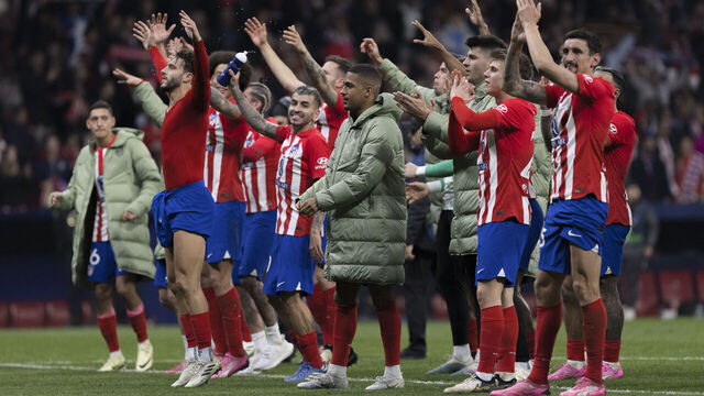 MADRID, SPAIN - 2024/03/14: Atletico de Madrid players celebrate their victory during the UEFA Champions league 2023/24 round of 16 second leg match between Atletico Madrid and Inter Milan at Civitas Metropolitano Stadium. The aggregate score was 2:2 with Atletico Madrid beating Inter Milan 3:2 on penalties.