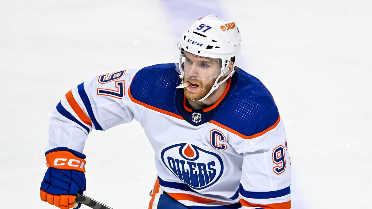 CALGARY, AB - APRIL 06: Edmonton Oilers Center Connor McDavid (97) in action during the second period of an NHL game between the Calgary Flames and the Edmonton Oilers on April 6, 2024, at the Scotiabank Saddledome in Calgary, AB.