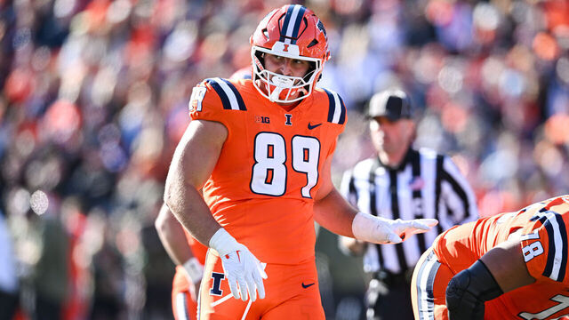 CHAMPAIGN, IL - NOVEMBER 11: Illinois TE Tip Reiman (89) during a college football game between the Indiana Hoosiers and Illinois Fighting Illini on November 11, 2023 at Memorial Stadium in Bloomington, IN.
