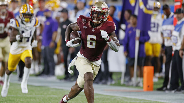 ORLANDO, FL - SEPTEMBER 03: Florida State Seminoles tight end Jaheim Bell (6) runs to the end zone with a 44-yard touchdown catch in the fourth quarter of a college football game against the LSU Tigers on September 03, 2023 at Camping World Stadium in Orlando, Florida.