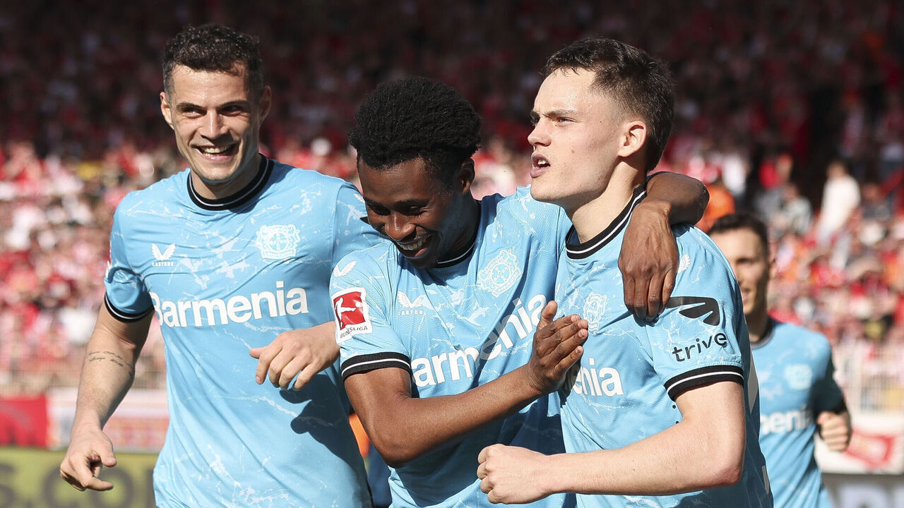BERLIN, GERMANY - APRIL 06: Florian Wirtz of Bayer Leverkusen celebrates scoring his team's first goal from a penalty kick with teammate Nathan Tella during the Bundesliga match between 1. FC Union Berlin and Bayer 04 Leverkusen at An der Alten Foersterei on April 06, 2024 in Berlin, Germany.