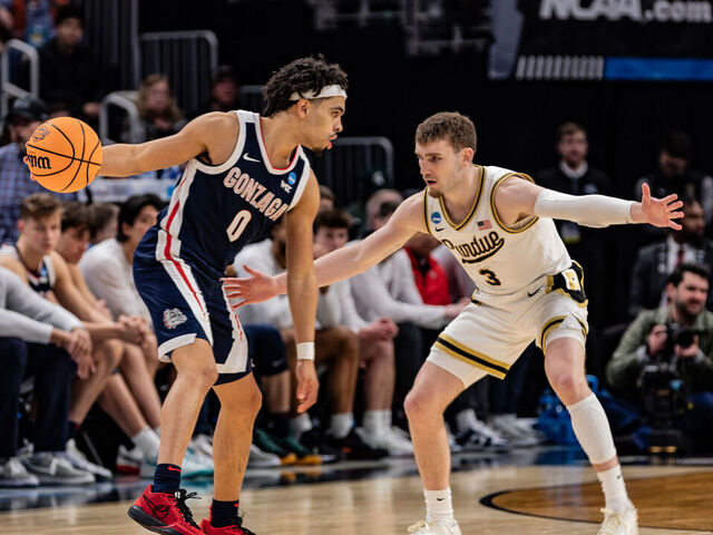 DETROIT, UNITED STATES - 2024/03/29: Ryan Nembhard (L) of Gonzaga Bulldogs in action against Braden Smith (R) of Purdue Boilermakers in the Sweet 16 round of the NCAA Men's Basketball Tournament at Little Caesars Arena. Final score; Purdue 80:68 Gonzaga.