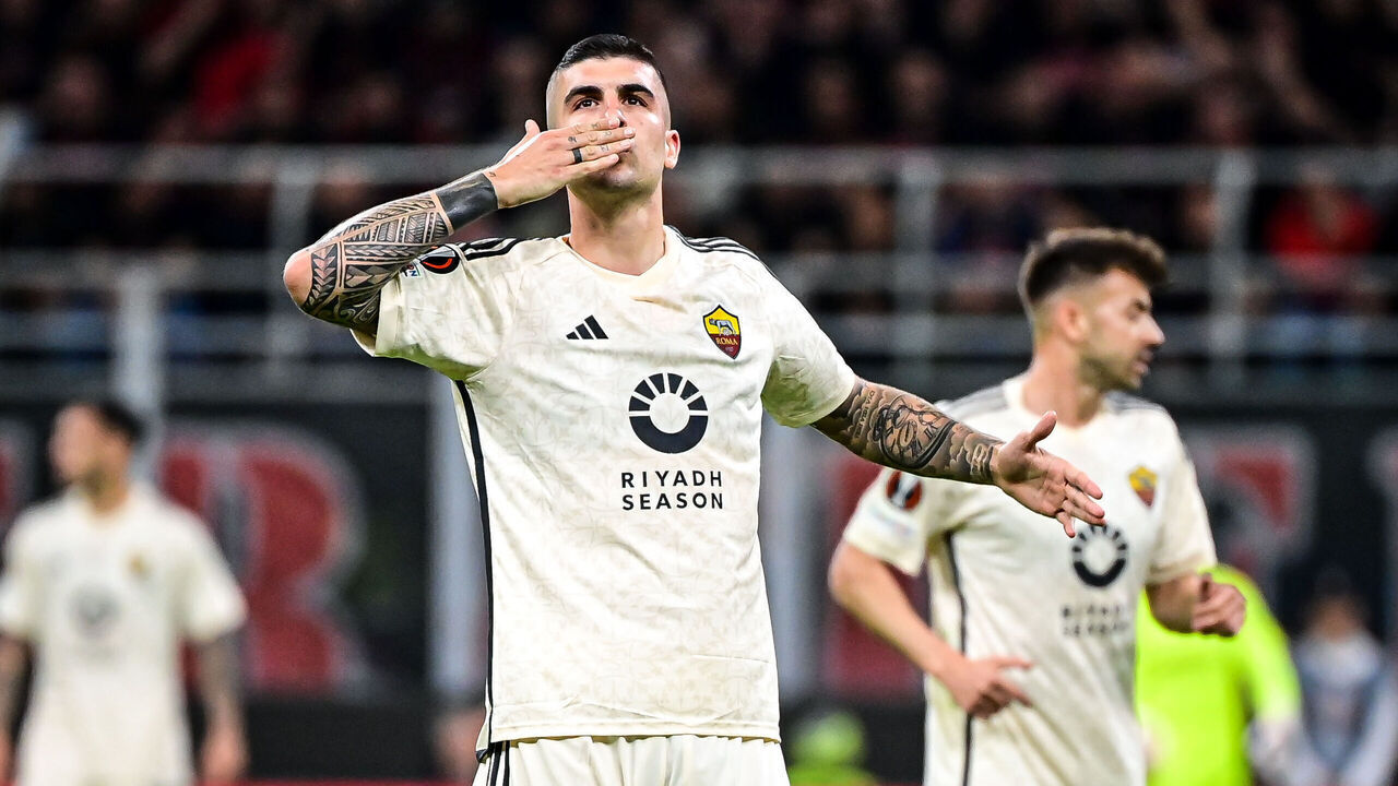 MILAN, ITALY - APRIL 11: Gianluca Mancini of AS Roma celebrates after scoring his team first goal during the UEFA Europa League quarter-final football match AC Milan vs AS Roma at San Siro Stadium in Milan, Italy on April 11, 2024.