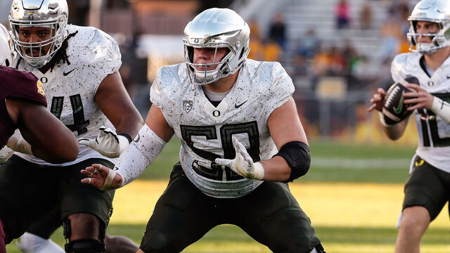 TEMPE, AZ - NOVEMBER 18: Oregon Ducks offensive lineman Jackson Powers-Johnson (58) blocks during the college football game between the Oregon Ducks and the Arizona State Sun Devils on November 18, 2023 at Mountain America Stadium in Tempe, Arizona.
