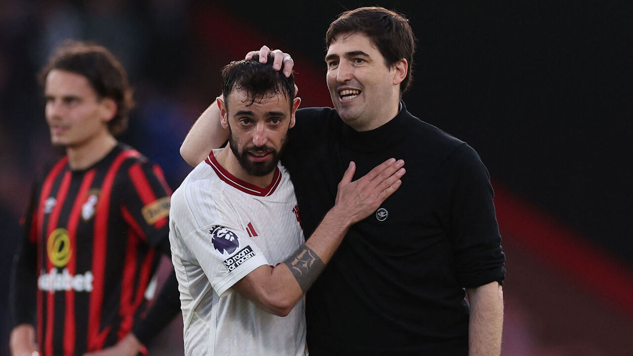 Manchester United's Portuguese midfielder #08 Bruno Fernandes (L) and Bournemouth's Spanish manager Andoni Iraola (R) share a moment after the English Premier League football match between Bournemouth and Manchester United at the Vitality Stadium in Bournemouth, southern England on April 13, 2024. The game finished 2-2.