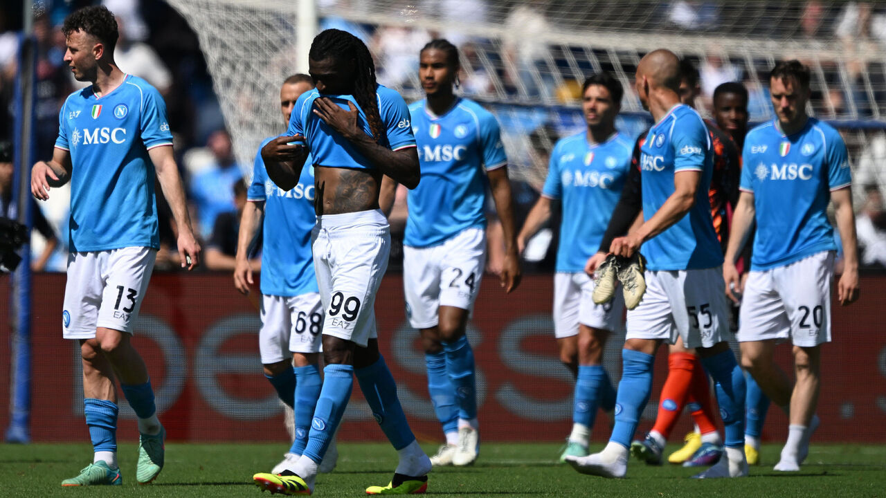 NAPLES, ITALY - APRIL 14: SSC Napoli players show their disappointment after the Serie A TIM match between SSC Napoli and Frosinone Calcio at Stadio Diego Armando Maradona on April 14, 2024 in Naples, Italy.