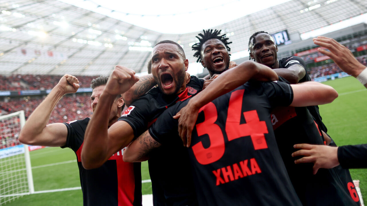 14 April 2024, North Rhine-Westphalia, Leverkusen: Soccer: Bundesliga, Bayer 04 Leverkusen - SV Werder Bremen, Matchday 29, BayArena. Leverkusen's Granit Xhaka (front) is cheered on by teammates Jonas Hofmann (l-r), Jonathan Tah, Edmond Tapsoba and Odilon Kossounou after his goal to make it 2-0. IMPORTANT NOTE: In accordance with the regulations of the DFL German Football League and the DFB German Football Association, it is prohibited to use or have used photographs taken in the stadium and/or of the match in the form of sequential images and/or video-like photo series. Photo: Rolf Vennenbernd/dpa
