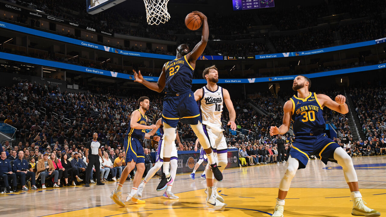 SAN FRANCISCO, CA - JANUARY 25: Draymond Green #23 of the Golden State Warriors rebounds the ball during the game against the Sacramento Kings on January 25, 2024 at Chase Center in San Francisco, California. NOTE TO USER: User expressly acknowledges and agrees that, by downloading and or using this photograph, user is consenting to the terms and conditions of Getty Images License Agreement. Mandatory Copyright Notice: Copyright 2024 NBAE